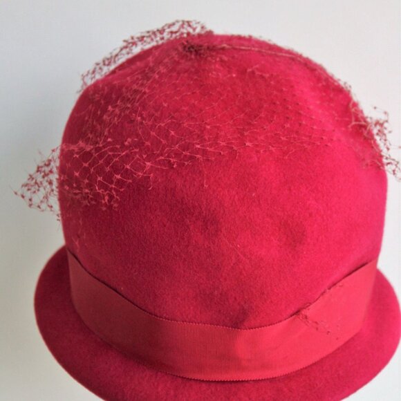 Vintage 1960s Hat, Red Wool Felt with Veil Trim and Bow, Millinery - Picture 6 of 9
